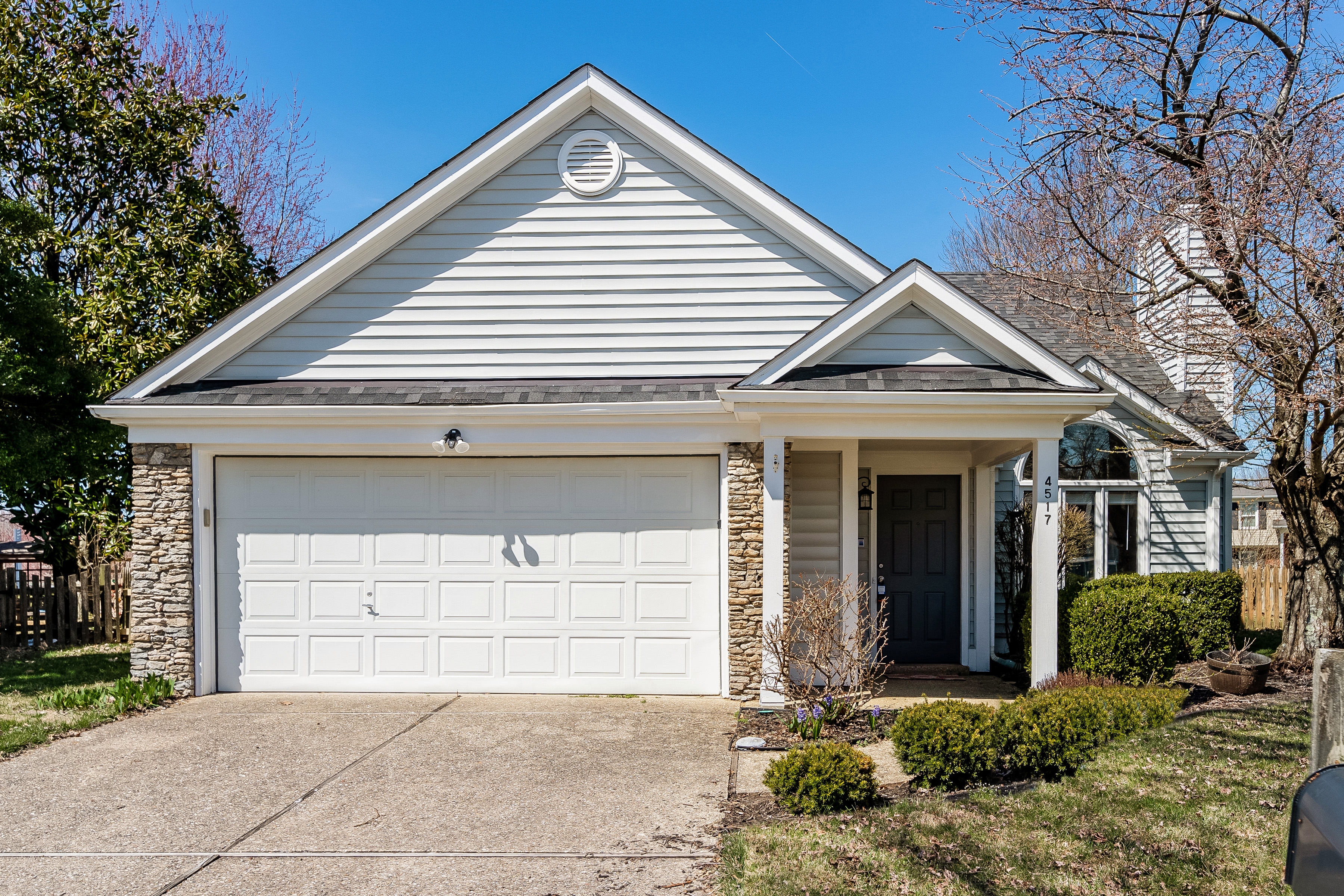 4517 Spring Bay Ct Louisville, KY 40241